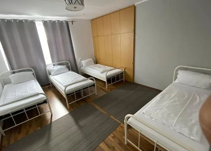 Sued- 5 Zimmer_15 Personen _ Komplett_eingerichtet Hambourg